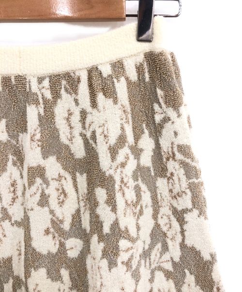 GRACE CONTINENTAL（（グレースコンチネンタル）GRACE CONTINENTAL (グレースコンチネンタル) フローラルラメニットスカート アイボリー サイズ:36の古着・服飾アイテム