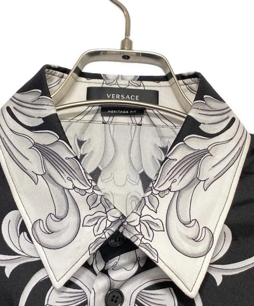VERSACE（ヴェルサーチ）VERSACE (ヴェルサーチ) シャツ ホワイト×ブラック サイズ:50の古着・服飾アイテム