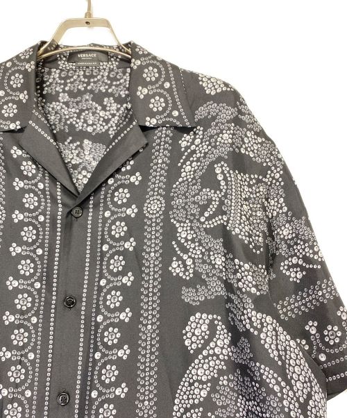 VERSACE（ヴェルサーチ）VERSACE (ヴェルサーチ) シャツ ブラック×ホワイト サイズ:50の古着・服飾アイテム