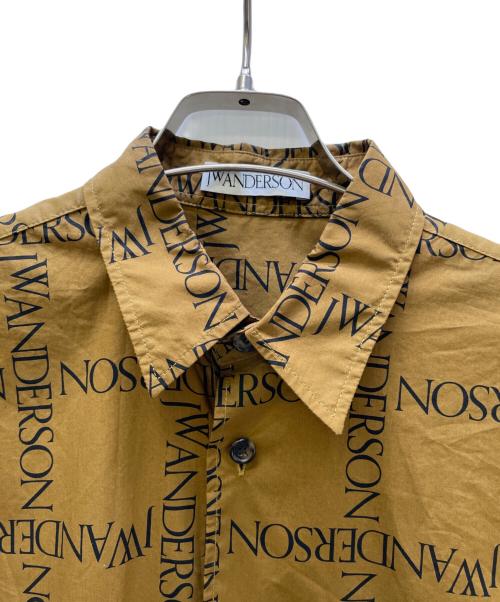 J.W.ANDERSON（ジェイダブリューアンダーソン）J.W.ANDERSON (ジェイダブリューアンダーソン) Printed Logo Shirt ベージュ サイズ:36の古着・服飾アイテム