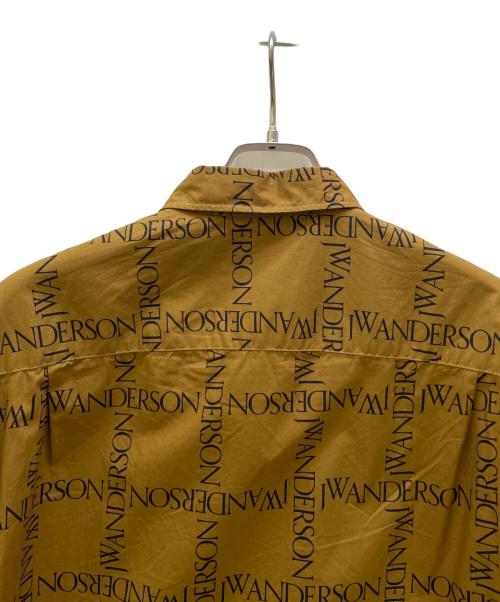J.W.ANDERSON（ジェイダブリューアンダーソン）J.W.ANDERSON (ジェイダブリューアンダーソン) Printed Logo Shirt ベージュ サイズ:36の古着・服飾アイテム