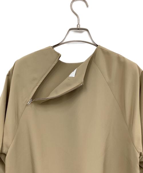 HYKE（ハイク）HYKE (ハイク) ラウンドネックカットソー ベージュ サイズ:2の古着・服飾アイテム