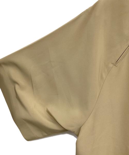 HYKE（ハイク）HYKE (ハイク) ラウンドネックカットソー ベージュ サイズ:2の古着・服飾アイテム