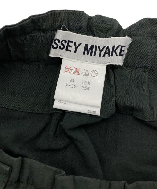 ISSEY MIYAKE（イッセイミヤケ）ISSEY MIYAKE (イッセイミヤケ) 製品染めスカート オリーブ サイズ:SIZE Mの古着・服飾アイテム