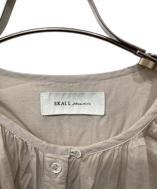 SKALL STUDIO（スカル スタジオ）SKALL STUDIO (スカル スタジオ) ギャザーブラウス ベージュ サイズ:36の古着・服飾アイテム