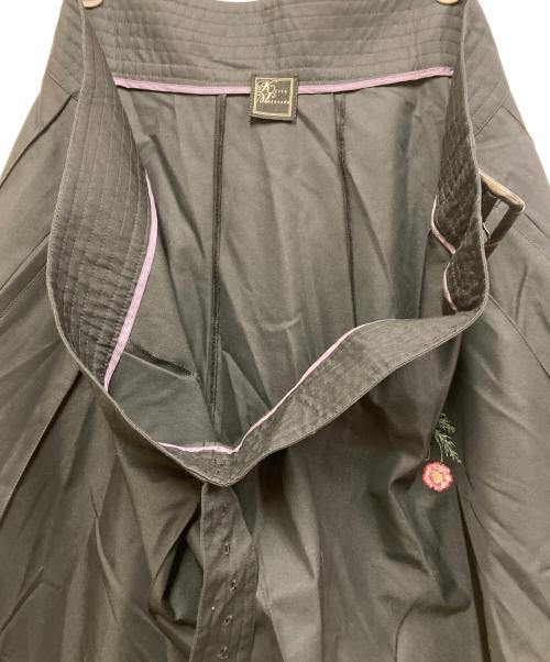 KEITA MARUYAMA（ケイタマルヤマ）KEITA MARUYAMA (ケイタマルヤマ) 刺繍ラップスカート ブラック サイズ:SIZE 9の古着・服飾アイテム