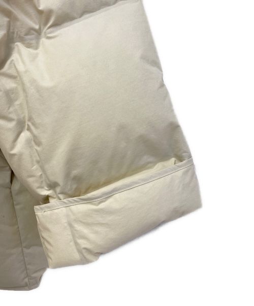 BOTTEGA VENETA（ボッテガベネタ）BOTTEGA VENETA (ボッテガベネタ) Padded down jacket（パテッドダウンジャケット） オフホワイト サイズ:Mの古着・服飾アイテム