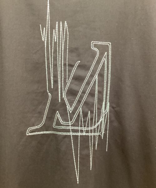 LOUIS VUITTON（ルイ ヴィトン）LOUIS VUITTON (ルイ ヴィトン) 23SS LVフリークエンシーグラフィック エンブロイ Tシャツ ブラック サイズ:XLの古着・服飾アイテム