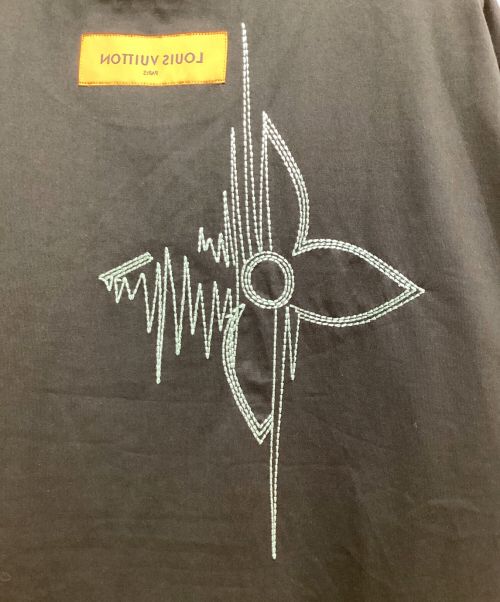 LOUIS VUITTON（ルイ ヴィトン）LOUIS VUITTON (ルイ ヴィトン) 23SS LVフリークエンシーグラフィック エンブロイ Tシャツ ブラック サイズ:XLの古着・服飾アイテム
