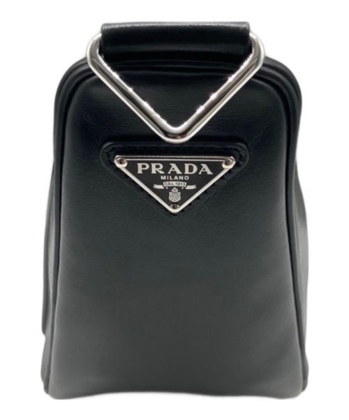 PRADA（プラダ）PRADA (プラダ) トライアングル エンボスロゴ レザー ショルダーバッグ ブラックの古着・服飾アイテム