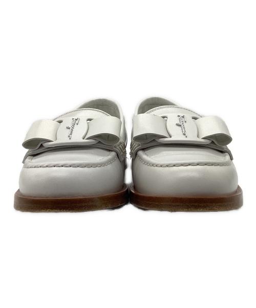 Salvatore Ferragamo（サルヴァトーレ フェラガモ）Salvatore Ferragamo (サルヴァトーレ フェラガモ) ローファー ホワイト サイズ:6の古着・服飾アイテム