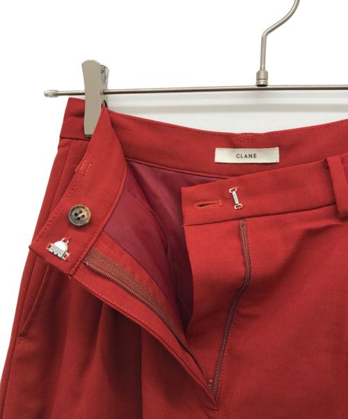 CLANE（クラネ）CLANE (クラネ) ベーシックタックパンツ レッドの古着・服飾アイテム