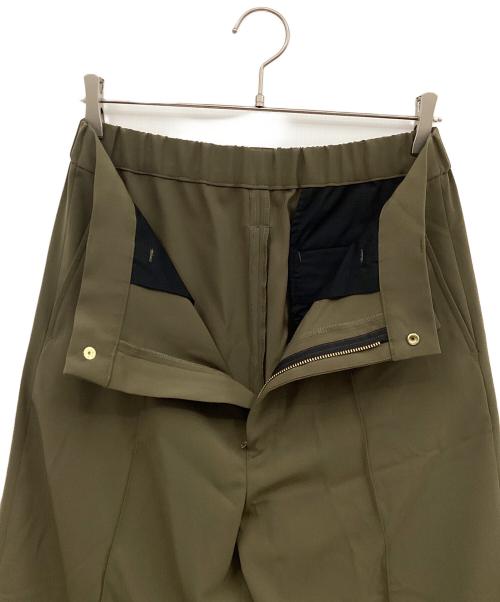 CULLNI（クルニ）CULLNI (クルニ) ピンタックストレッチパンツ カーキ サイズ:2の古着・服飾アイテム