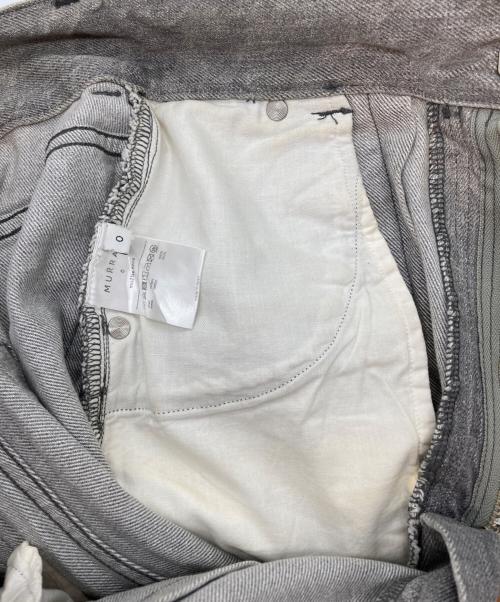 MURRAL（ミューラル）MURRAL (ミューラル) ウォッシュドフレアタックデニムパンツ ライトグレーの古着・服飾アイテム