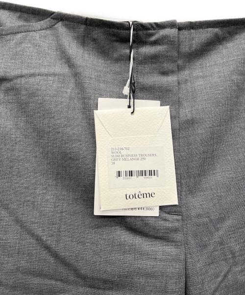 toteme（トーテム）toteme (トーテム) SLIM BUISINESS TROUSER グレー サイズ:38の古着・服飾アイテム
