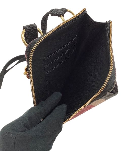 BLUE LABEL CRESTBRIDGE（ブルーレーベルクレストブリッジ）BLUE LABEL CRESTBRIDGE (ブルーレーベルクレストブリッジ) クレストブリッジチェックPVCスマホポシェット レッドの古着・服飾アイテム