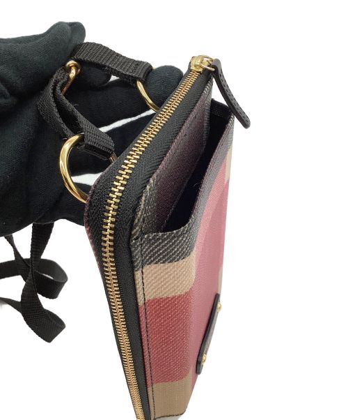 BLUE LABEL CRESTBRIDGE（ブルーレーベルクレストブリッジ）BLUE LABEL CRESTBRIDGE (ブルーレーベルクレストブリッジ) クレストブリッジチェックPVCスマホポシェット レッドの古着・服飾アイテム