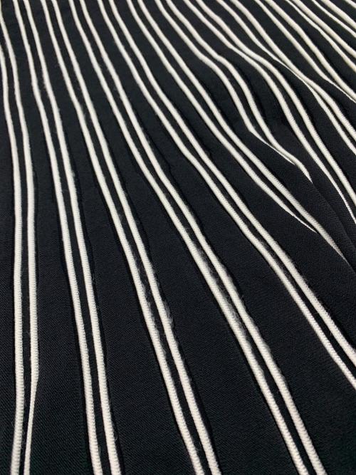 OFFWHITE（オフホワイト）OFFWHITE (オフホワイト) ロゴ プリーツ スカート ブラック サイズ:38の古着・服飾アイテム