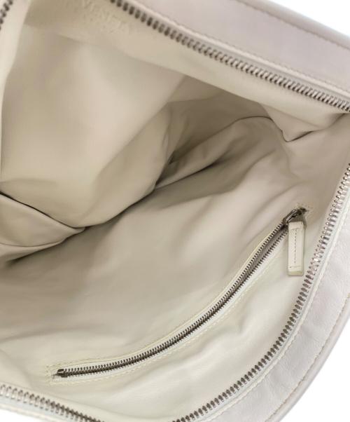 BOTTEGA VENETA（ボッテガベネタ）BOTTEGA VENETA (ボッテガベネタ) レザーバッグ ホワイトの古着・服飾アイテム