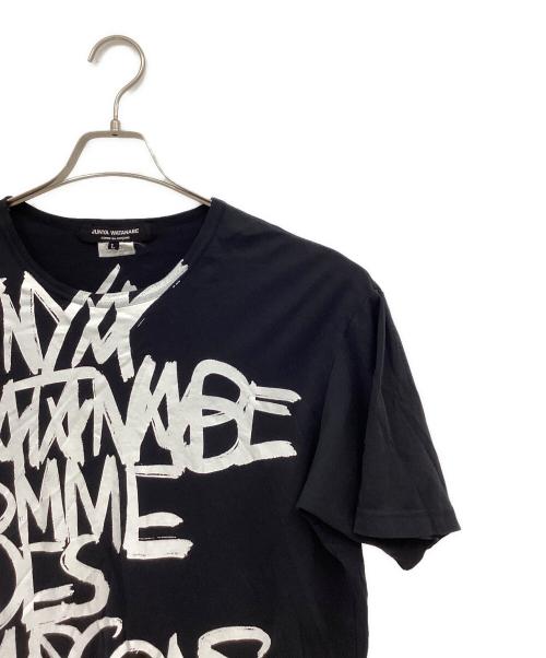COMME des GARCONS JUNYA WATANABE MAN（コム デ ギャルソン ジュンヤ ワタナベ マン）COMME des GARCONS JUNYA WATANABE MAN (コム デ ギャルソン ジュンヤ ワタナベ マン) プリントTシャツ ブラック サイズ:Lの古着・服飾アイテム