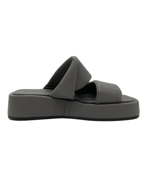 quartierglam（カルチェグラム）quartierglam (カルチェグラム) PLATFORM PUFFY SLIDE SANDALS / プラットフォームパフィースライドサンダル グレー サイズ:35 1/2の古着・服飾アイテム