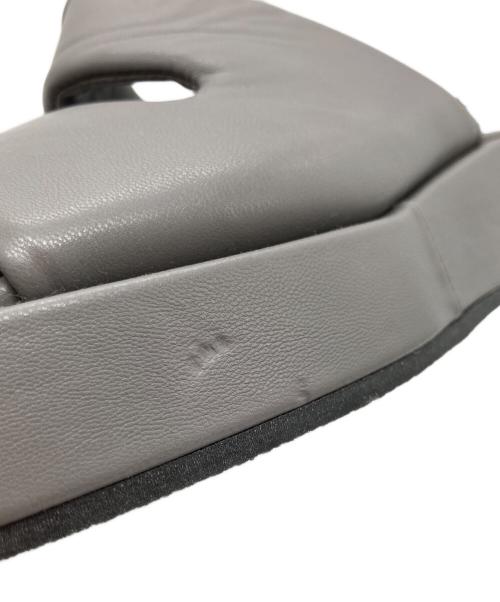 quartierglam（カルチェグラム）quartierglam (カルチェグラム) PLATFORM PUFFY SLIDE SANDALS / プラットフォームパフィースライドサンダル グレー サイズ:35 1/2の古着・服飾アイテム