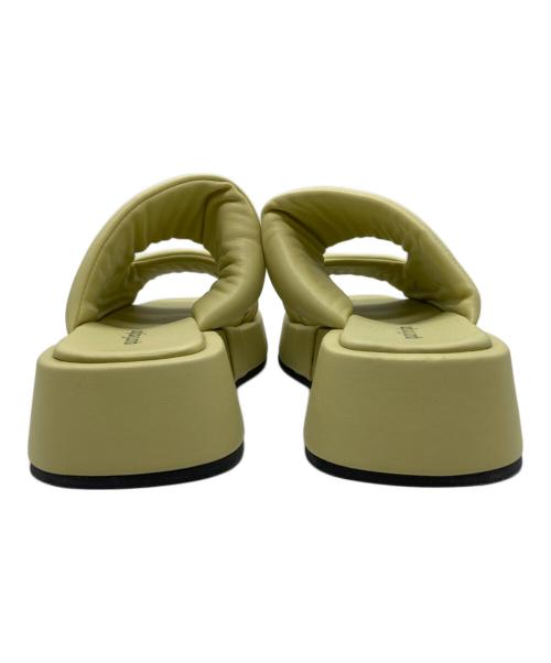 quartierglam（カルチェグラム）quartierglam (カルチェグラム) PLATFORM PUFFY SLIDE SANDALS / プラットフォームパフィースライドサンダル イエロー サイズ:35 1/2の古着・服飾アイテム