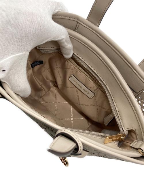 MICHAEL KORS（マイケル・コース）MICHAEL KORS (マイケルコース) 2WAYショルダーバッグ ベージュの古着・服飾アイテム
