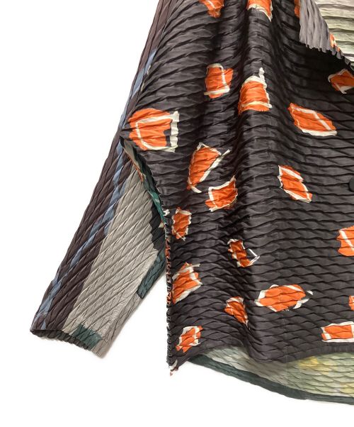 ISSEY MIYAKE（イッセイミヤケ）ISSEY MIYAKE (イッセイミヤケ) 総柄プリーツカーディガン マルチカラー サイズ:2の古着・服飾アイテム