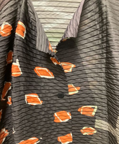ISSEY MIYAKE（イッセイミヤケ）ISSEY MIYAKE (イッセイミヤケ) 総柄プリーツカーディガン マルチカラー サイズ:2の古着・服飾アイテム
