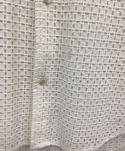 ANDERSSON BELL（アンダーソンベル）ANDERSSON BELL (アンダーソンベル) COLLARLESS EMBROIDERY COTTON SHIRTS ホワイト サイズ:Mの古着・服飾アイテム