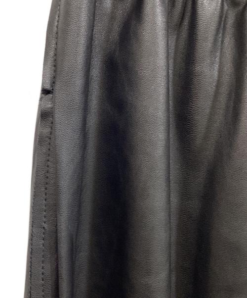 MM6 Maison Margiela（エムエムシックスメゾンマルジェラ）MM6 Maison Margiela (エムエムシックス メゾンマルジェラ) フェイクレザースリットパンツ ブラック サイズ:36の古着・服飾アイテム