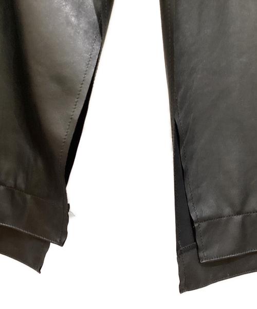 MM6 Maison Margiela（エムエムシックスメゾンマルジェラ）MM6 Maison Margiela (エムエムシックス メゾンマルジェラ) フェイクレザースリットパンツ ブラック サイズ:36の古着・服飾アイテム