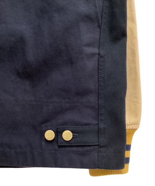 COMME des GARCONS JUNYA WATANABE MAN（コム デ ギャルソン ジュンヤ ワタナベ マン）COMME des GARCONS JUNYA WATANABE MAN (コム デ ギャルソン ジュンヤ ワタナベ マン) CarHartt (カーハート) VARSITY JACKET(ヴァーシティジャケット) ネイビー サイズ:XSの古着・服飾アイテム