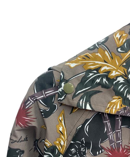 GANGSTERVILLE（ギャングスタービル）GANGSTERVILLE (ギャングスタービル) JUNGLE PANTHER - MOUNTAIN PARKA グレージュ サイズ:SIZE S 未使用品の古着・服飾アイテム