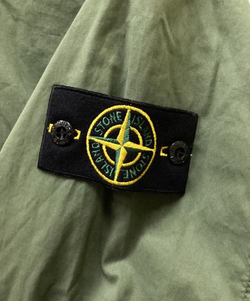 STONE ISLAND（ストーンアイランド）STONE ISLAND (ストーンアイランド) STRETCH COTTON GABARDINE PULLOVER/ｽﾄﾚｯﾁｺｯﾄﾝｷﾞｬﾊﾞｼﾞﾝﾌﾟｵｰﾊﾞｰｱﾉﾗｯｸ グリーン サイズ:Lの古着・服飾アイテム