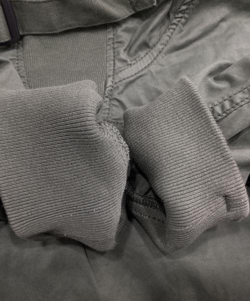 STONE ISLAND（ストーンアイランド）STONE ISLAND (ストーンアイランド) STRETCH COTTON GABARDINE PULLOVER/ｽﾄﾚｯﾁｺｯﾄﾝｷﾞｬﾊﾞｼﾞﾝﾌﾟｵｰﾊﾞｰｱﾉﾗｯｸ グリーン サイズ:Lの古着・服飾アイテム