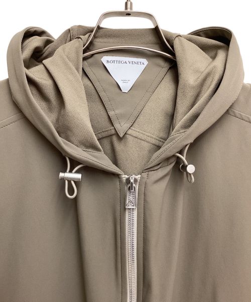 BOTTEGA VENETA（ボッテガベネタ）BOTTEGA VENETA (ボッテガベネタ)  LIGHT TECH GABARDINE BLOUSON (ライトテックギャバジンブルゾン）/ギャバジンフードジップアップブルゾン ベージュ サイズ:46の古着・服飾アイテム