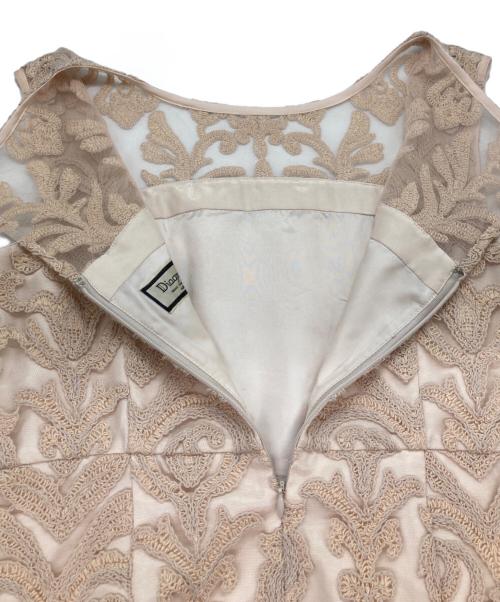 Diagram GRACE CONTINENTAL（ダイアグラム グレースコンチネンタル）Diagram GRACE CONTINENTAL (ダイアグラム グレースコンチネンタル) ラメコード刺繍ワンピース ベージュ サイズ:36の古着・服飾アイテム