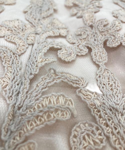 Diagram GRACE CONTINENTAL（ダイアグラム グレースコンチネンタル）Diagram GRACE CONTINENTAL (ダイアグラム グレースコンチネンタル) ラメコード刺繍ワンピース ベージュ サイズ:36の古着・服飾アイテム