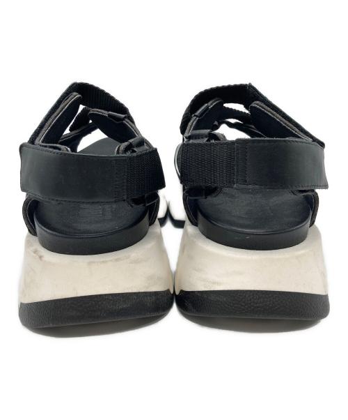 MM6 Maison Margiela（エムエムシックスメゾンマルジェラ）MM6 Maison Margiela (エムエムシックスメゾンマルジェラ) プラットフォームサンダル ブラック×ホワイト サイズ:37の古着・服飾アイテム