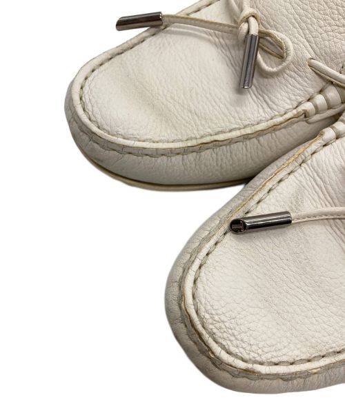 TOD'S（トッズ）TOD'S (トッズ) ドライビングシューズ ホワイト サイズ:38の古着・服飾アイテム