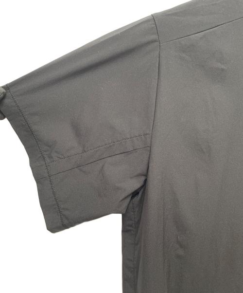 TOGA PULLA（トーガ プルラ）TOGA PULLA (トーガ プルラ) ナイロンストレッチTシャツ ブラック サイズ:38 未使用品の古着・服飾アイテム