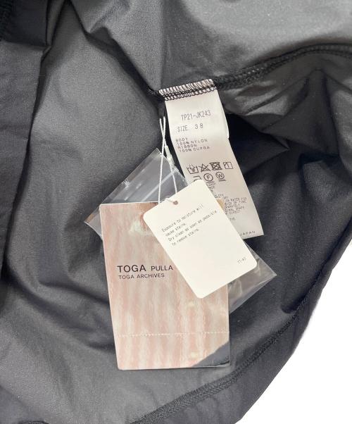 TOGA PULLA（トーガ プルラ）TOGA PULLA (トーガ プルラ) ナイロンストレッチTシャツ ブラック サイズ:38 未使用品の古着・服飾アイテム