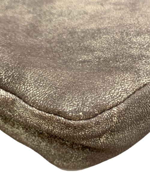 JIMMY CHOO（ジミーチュウ）JIMMY CHOO (ジミーチュウ) ZENAスタースタッズクラッチバッグ ブロンズの古着・服飾アイテム