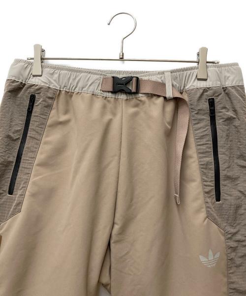 adidas（アディダス）adidas (アディダス) ベルト付きウーブンパンツ HE6613 ベージュ サイズ:XLの古着・服飾アイテム