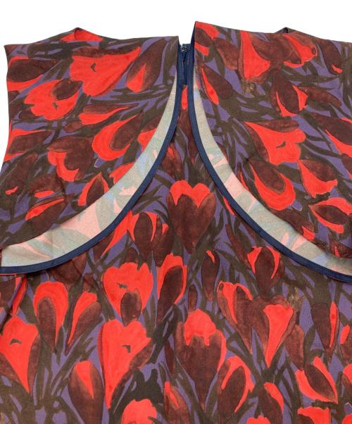 allureville（アルアバイル）allureville (アルアバイル) レッドアイリスプリントペプラムワンピース レッド サイズ:2の古着・服飾アイテム