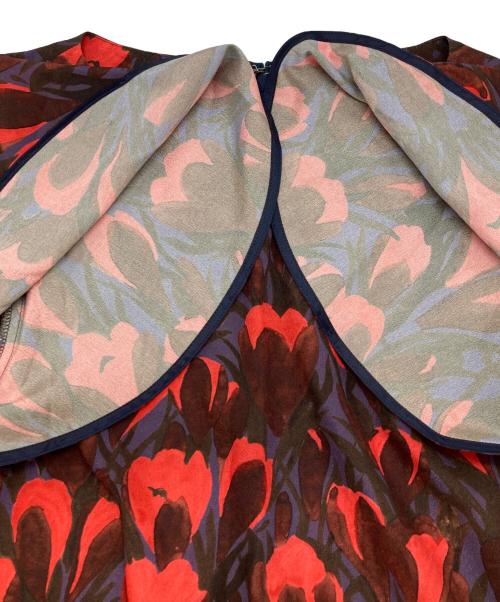 allureville（アルアバイル）allureville (アルアバイル) レッドアイリスプリントペプラムワンピース レッド サイズ:2の古着・服飾アイテム