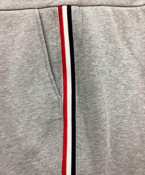 Thom Browne（トムブラウン）Thom Browne (トムブラウン) ループバックストライプスウェットパンツ グレー サイズ:Mの古着・服飾アイテム