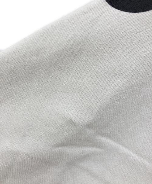 A BATHING APE（ア ベイシング エイプ）A BATHING APE (ア ベイシング エイプ) BAPE MANHUNT CREWNECK ホワイト サイズ:Sの古着・服飾アイテム